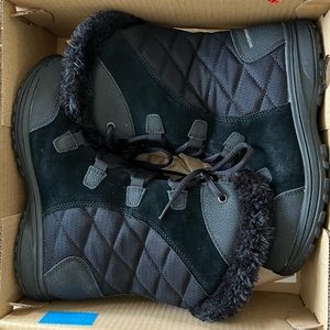 Columbia Women’s Crystal Canyon Omni Heat Size 7.5